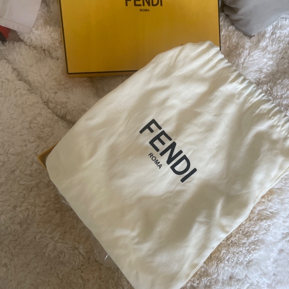 New never worn Fendi heels - Picture 8 of 11